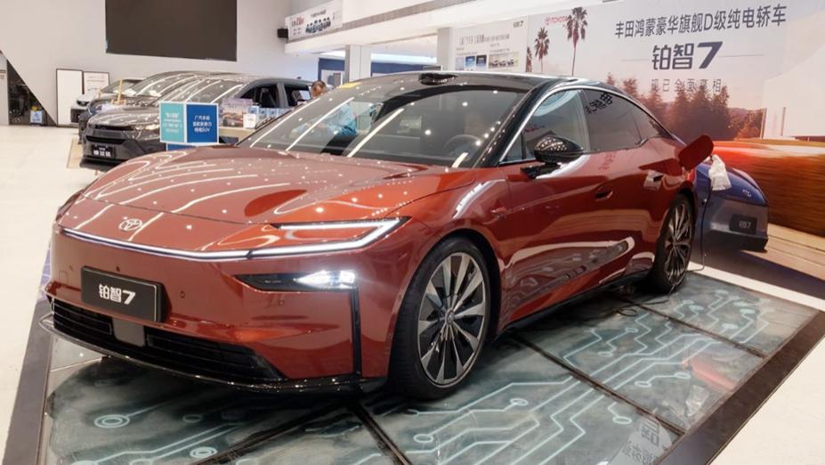 广汽丰田铂智7到店，车长超5米1，配双腔空气悬架，还带鸿蒙座舱