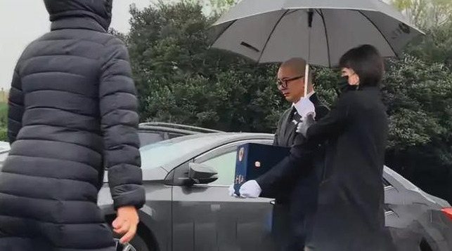 大S身后事安排引争议











大S的离世消息一出，震惊娱乐圈！大家