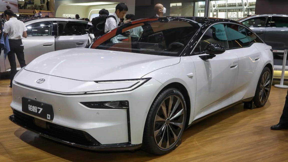 丰田铂智7亮相！5米1车长+710公里续航，华为全家桶，预售20万级