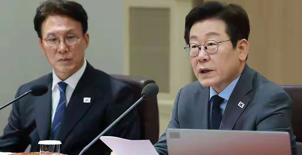 李在明害怕了！
见讨好美国没有成效后，
转向想讨好中国，决定从反对韩国内反华