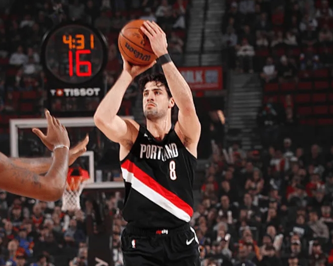 NBA常规赛开拓者主场对阵尼克斯的比赛已经结束。全场战罢，开拓者以114-123