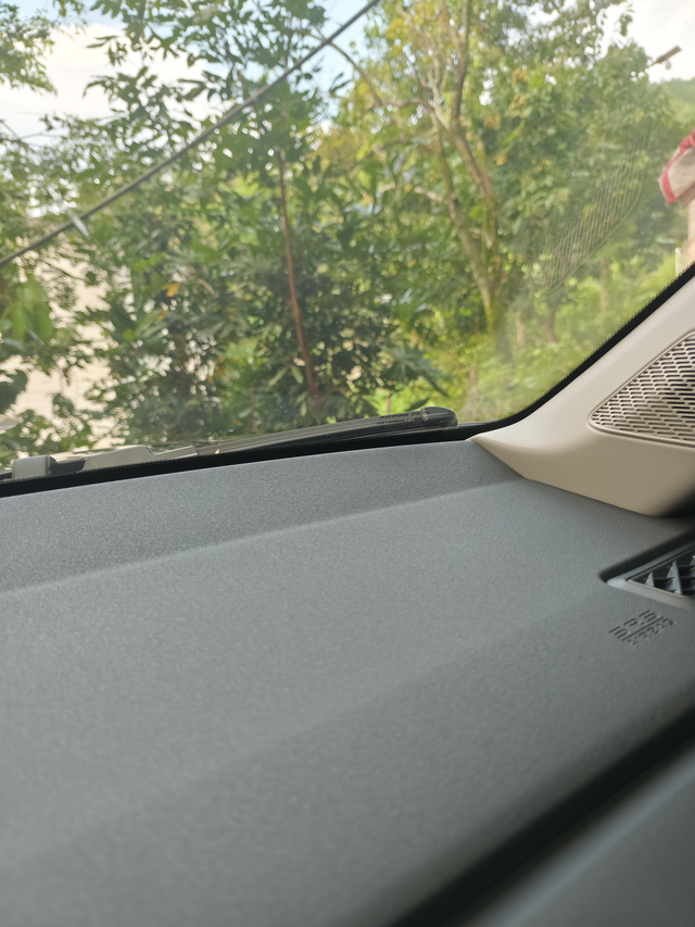 雨刮器回不到位
高出来不好看，去4儿子店，店里说就是这个样子的，电脑控制，调不了