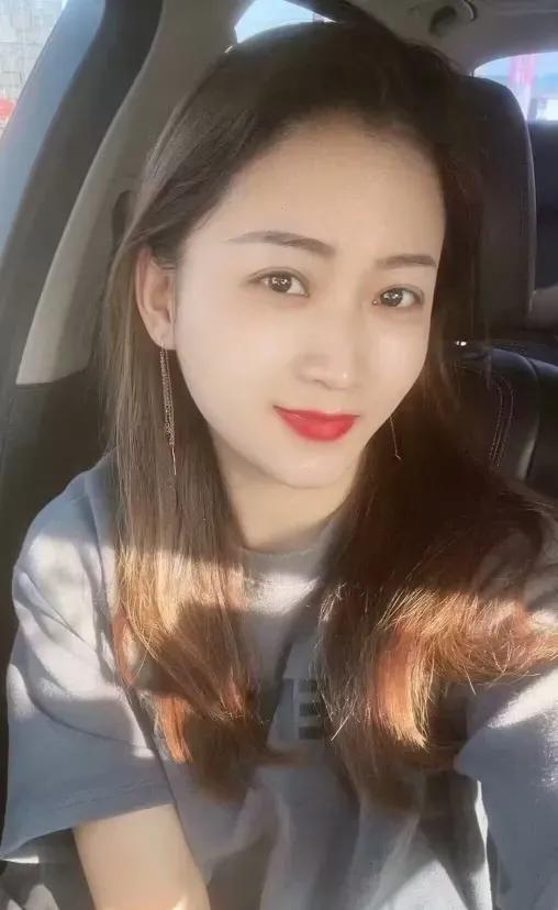 借你钱时
体谅你难
没催不是我宽裕
大家的钱都来之不易
如今我正需用
才开口你嫌