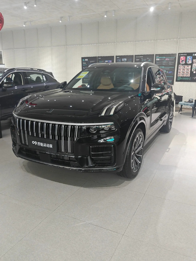 不吹不黑，领克09的试驾感受真的挺棒的
（1）动力：调的舒适模式上车第一脚就觉得