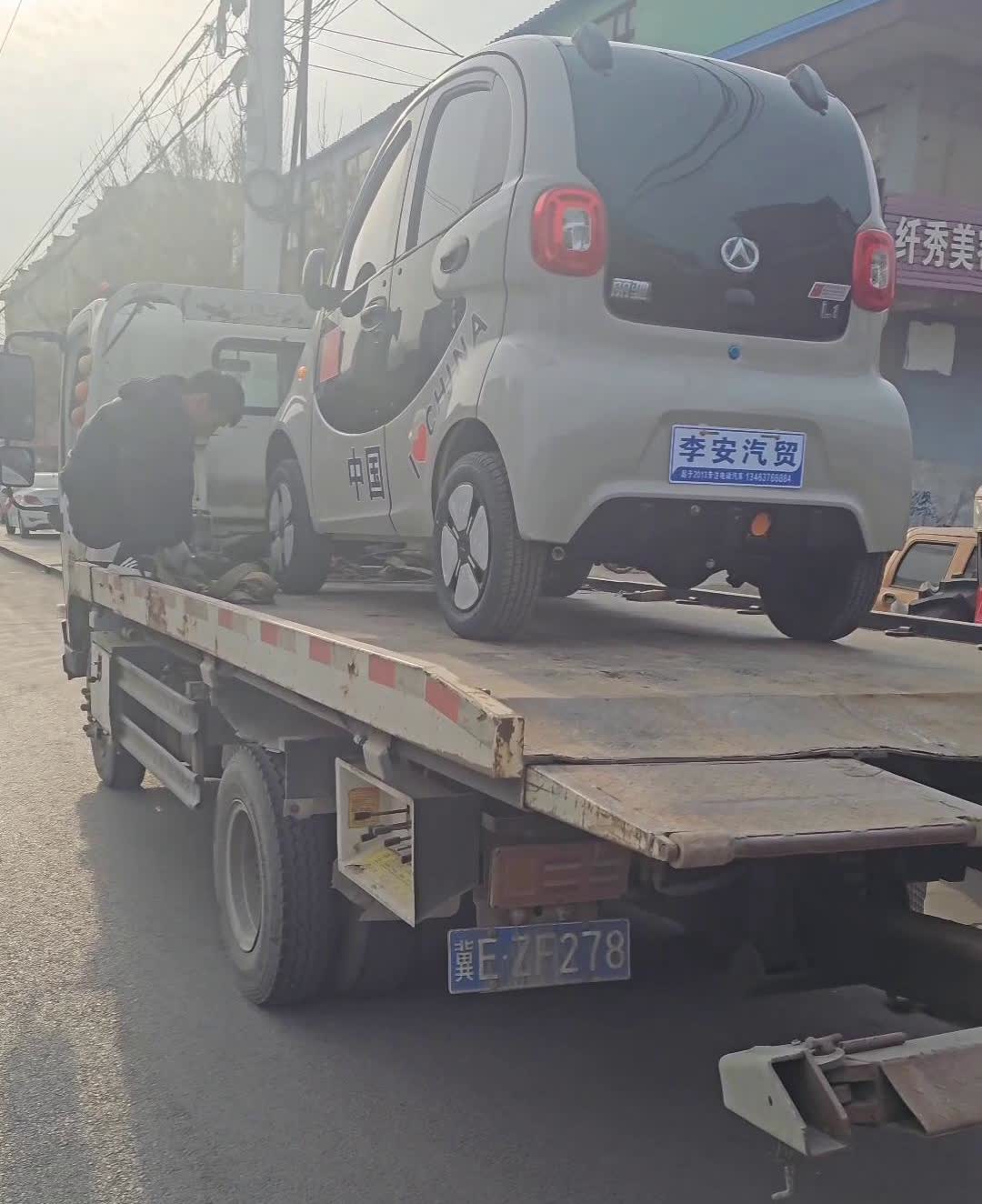 200-240公里超长续航小兔崽继续发车，开起来特别敦实，噪音要更小，大电机大后