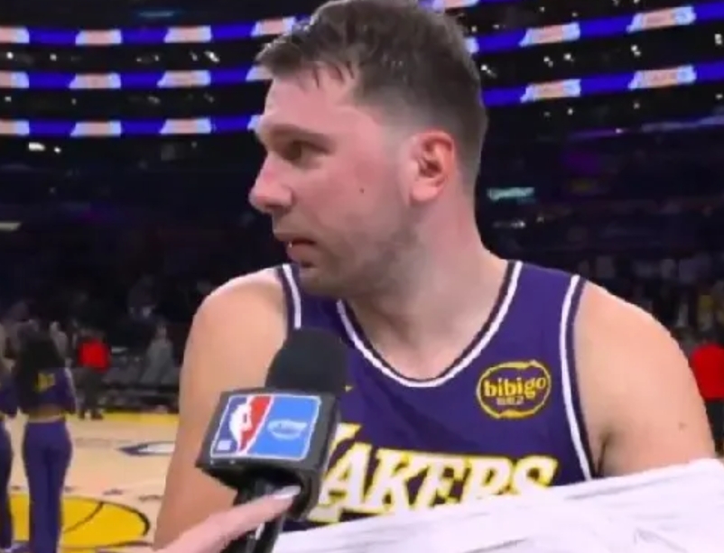 力挺老詹！东契奇谈老大哥詹姆斯：

“不管勒布朗表现如何，他上了场，就有贡献。”