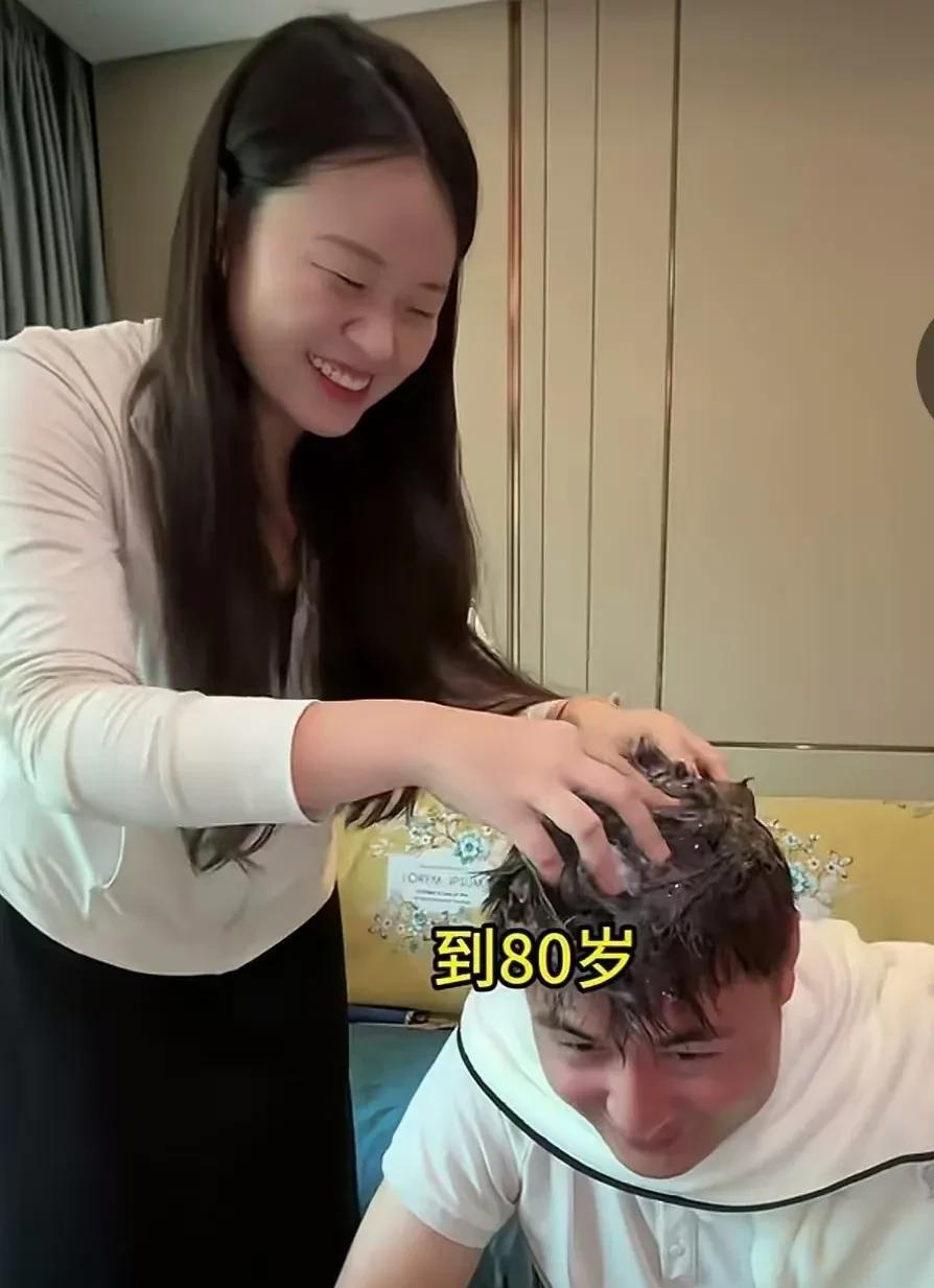 旭东也是日子好起来了
    谁都不服，就服不辣嫂子，这编剧能力杠杠的。这期美美