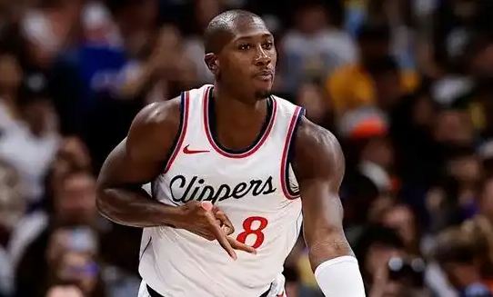 严重拖累进攻的邓恩不能再用了
我非常理解卢喜欢用邓恩的想法。有活力有防守，经常搞