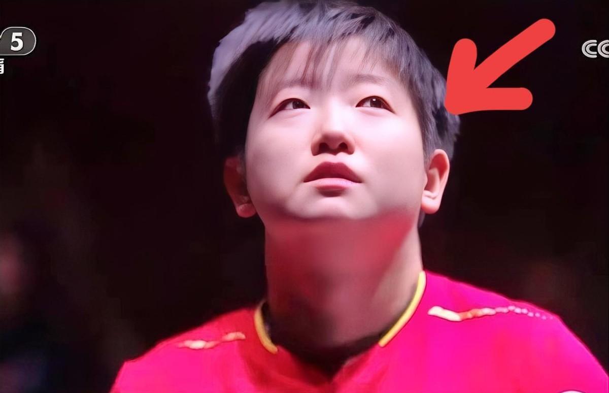 今天看女乒决赛真的给我整破防了。孙颖莎领奖台上眼泪啪嗒啪嗒往下砸，平时那么虎的姑