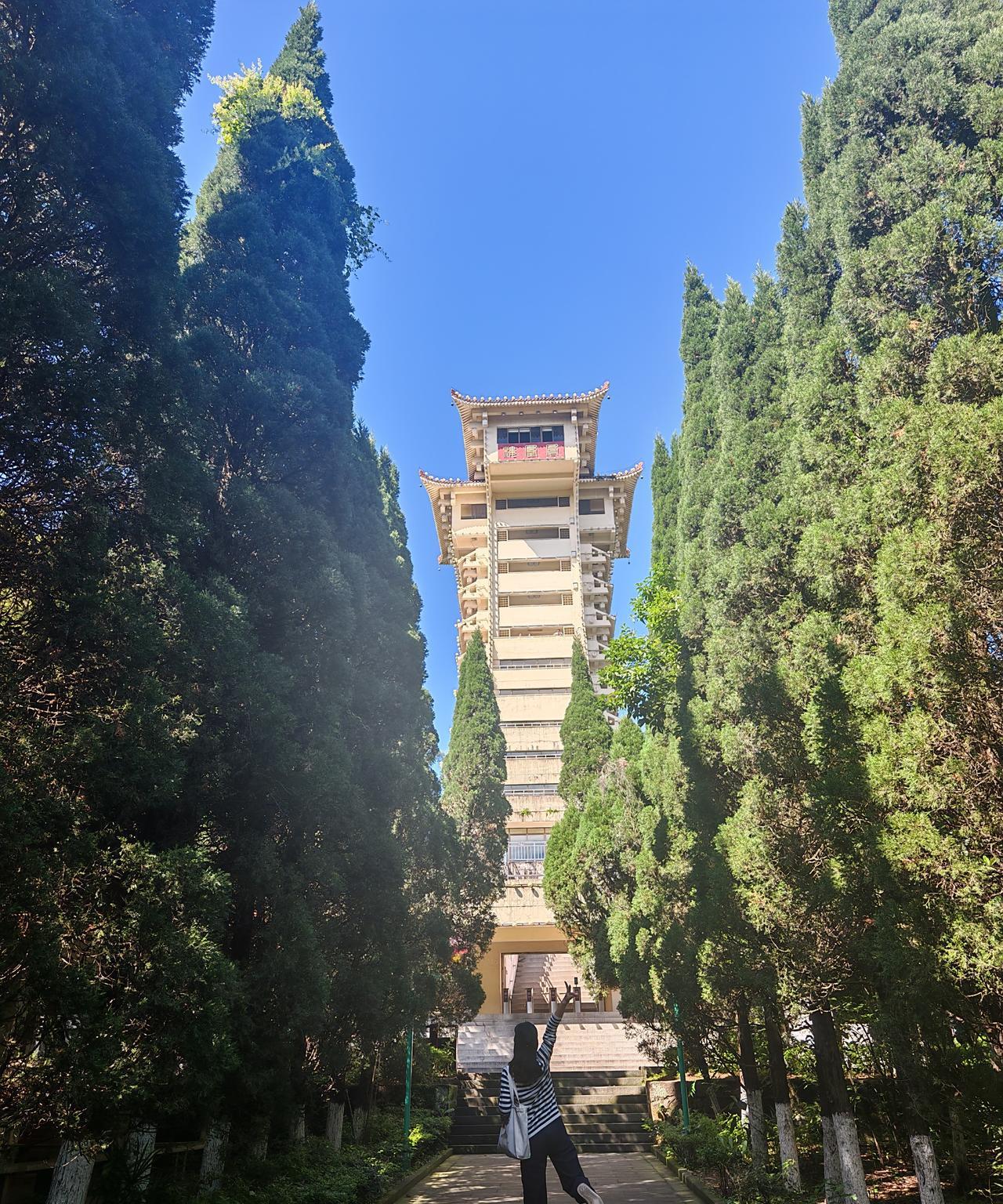 完美退休生活的8个标准：
1. 钱包鼓，生活费不用愁
有稳定的退休金，无论多少（