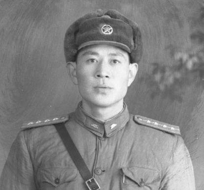 他是电影《长津湖》主角“伍千里”的原型，在抗美援朝中，他担任的是志愿军27军80
