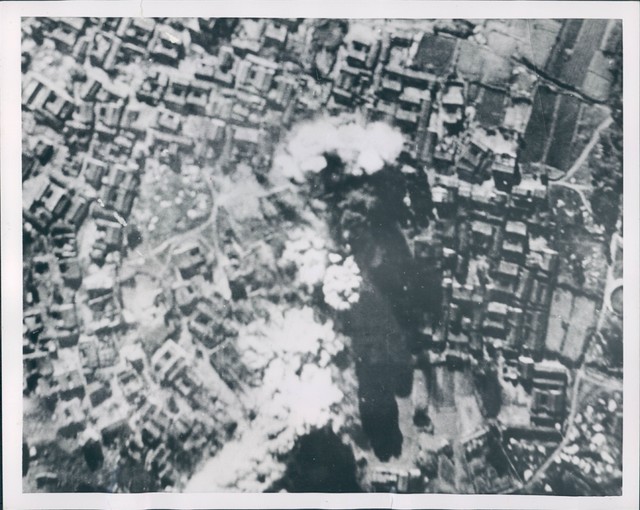 1955年，蒋军飞机轰炸福建厦门 。