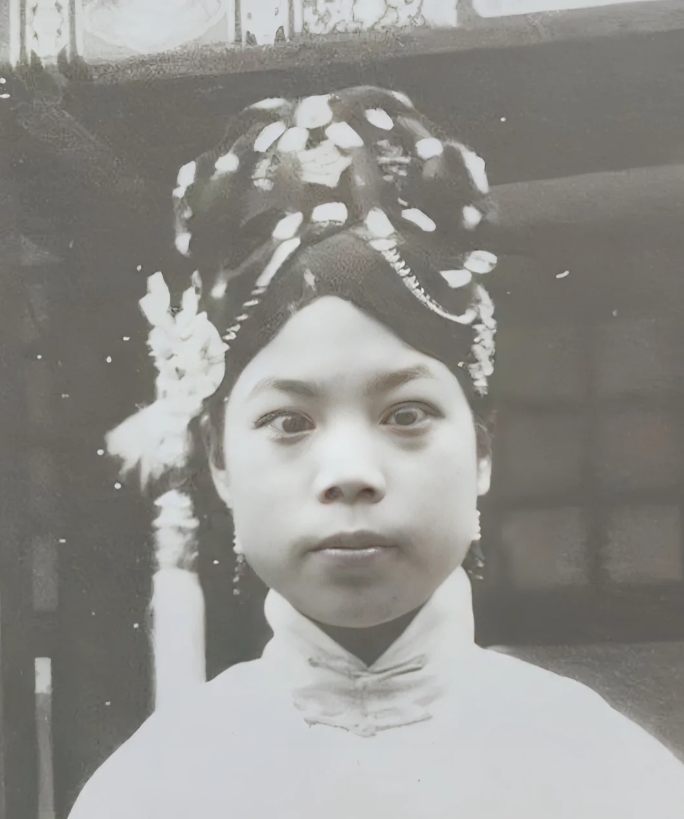 晚清皇妃文绣：史上首位与皇帝离婚的女性，她的人生太传奇了！
