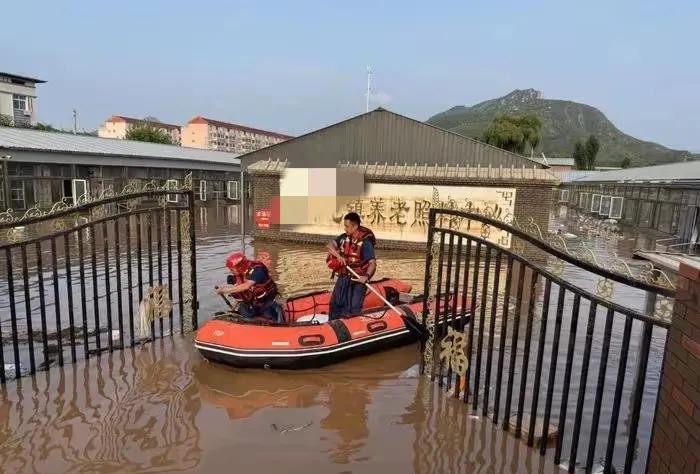 以后但凡哪地方发生洪水或者其它的自然灾害，需要提前转移群众的，首先要把这个地区的