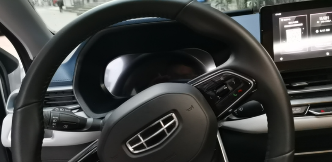 新车半年就车质量就出问题了
停车熄火前，方向盘回正的。轮胎也是正的。就是一会时间