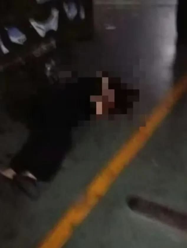 痛心！湖南31岁男子地下车库被发小杀害
 
近日，湖南岳阳发生了一起令人痛心