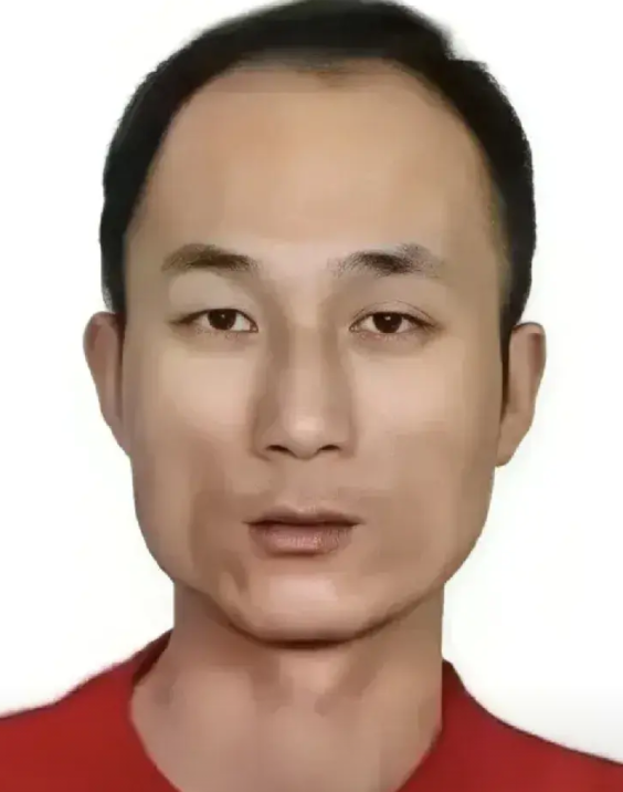 沈阳出事了！3月21号凌晨发生刑事案件，警方都发通告悬赏5万抓嫌犯姜龙。这姜龙3