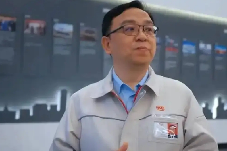 比亚迪能领先全国，和王传福的五大绝招是分不开的。
1.比亚迪的dmi系统极大节约