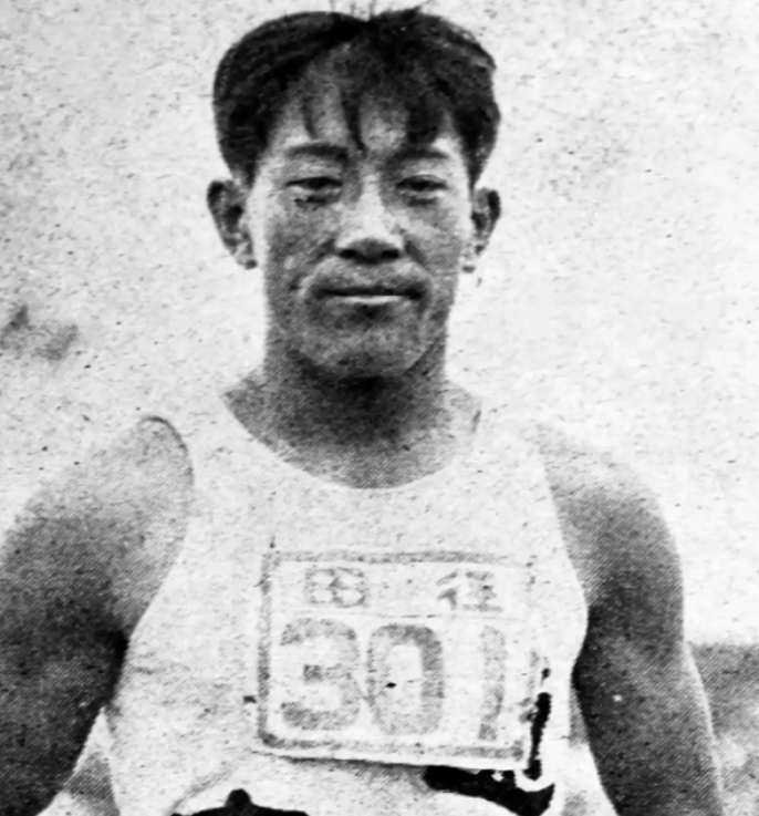 1932年，张学良赞助给刘长春8000大洋，让他去往洛杉矶参加奥运会，至此他成为