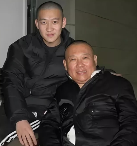 为什么曹云金在德云社的工资只有4千多？

现在我真的理解郭德纲了。

压根不是郭