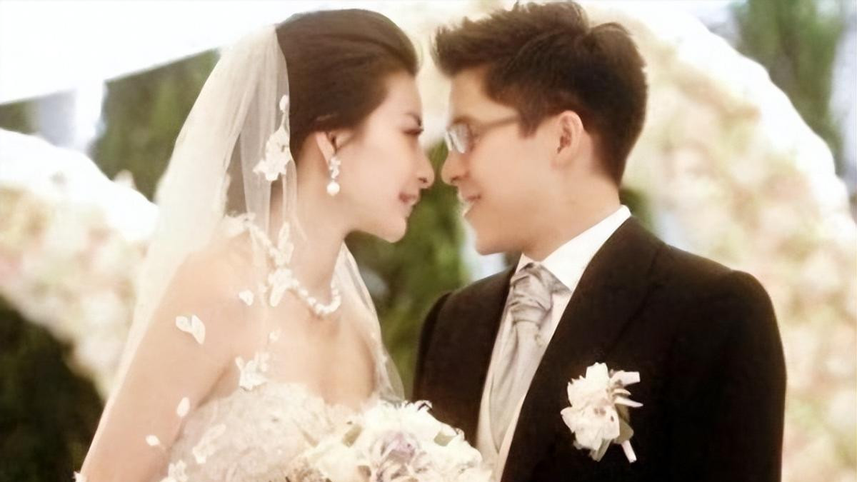 郭晶晶家的主桌有多难上？婚宴上何鸿燊、李嘉诚都无缘，霍家真宠