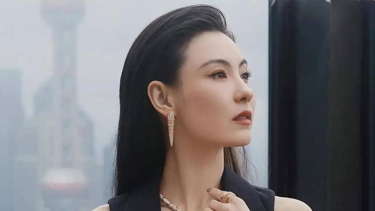 张柏芝盛世美颜，岁月难掩动人笑容，她究竟藏着什么秘密？
