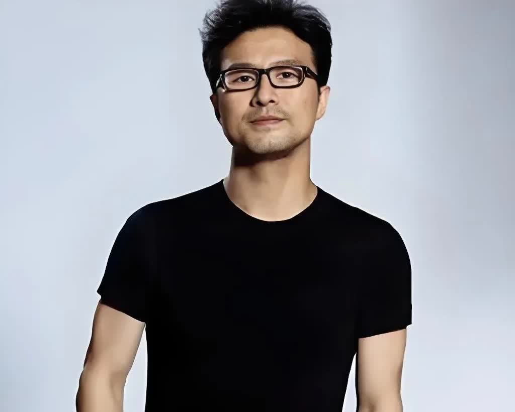 尽管汪峰很渣，
经常换女人，被很多人骂。
但是他身上也有一个优点不得不说
