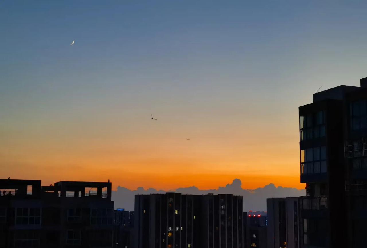 晚霞，是夕阳送给夏夜的情书