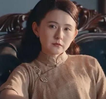 《灼灼韶华》
褚韶华提醒康二妞的话应验了，康二妞，第三次被男人气疯！
原来，她和