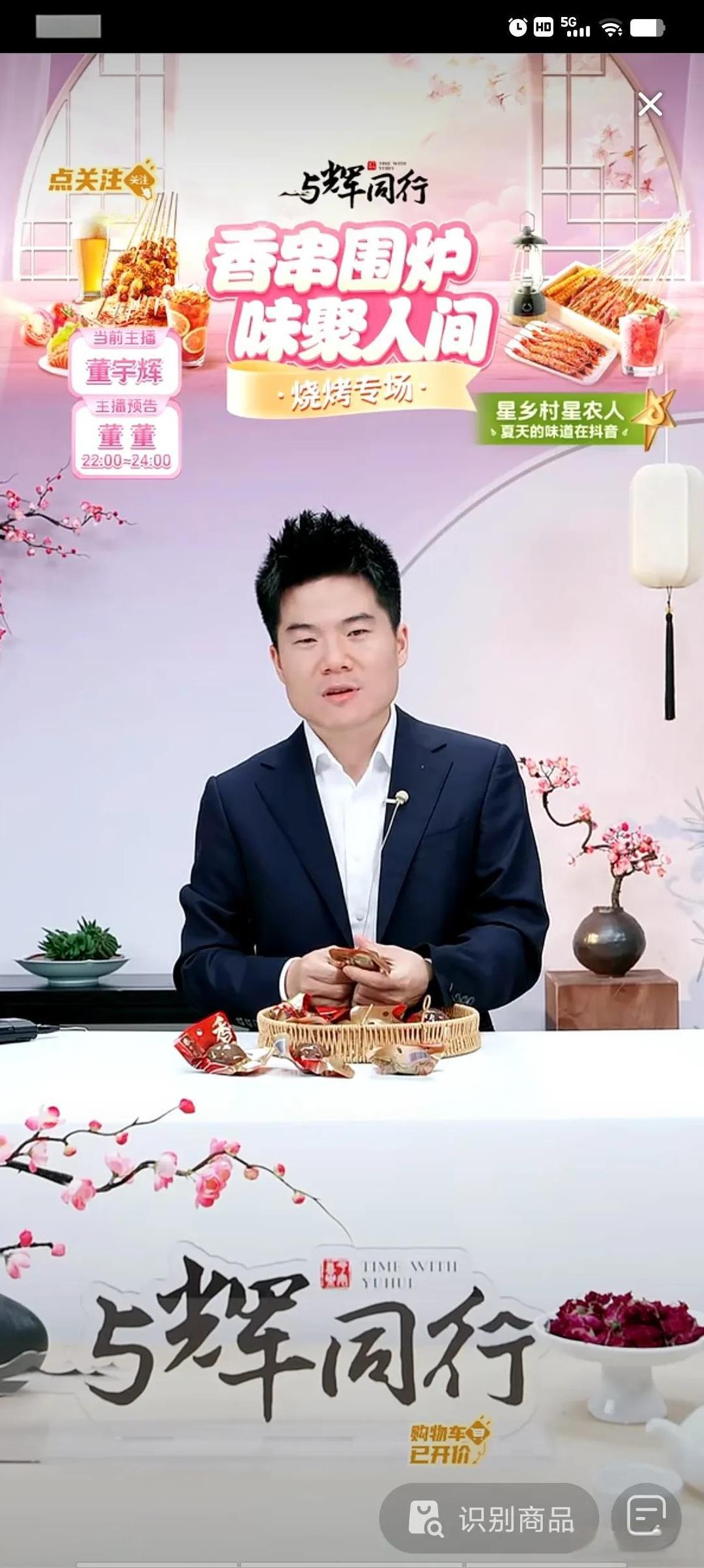 宇辉这话真的勾起我童年的回忆。
这里也是山区，
五六个村共一个学校，
我们上学每