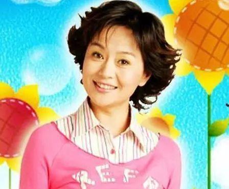 1999年，鞠萍选择了孩子，放弃了所有财产。



那一年，面对丈夫提出的“孩子