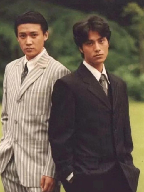 1998年，赵宝刚拍《永不瞑目》选角时，本来定下了陈坤，看了陆毅的海报后换掉了陈