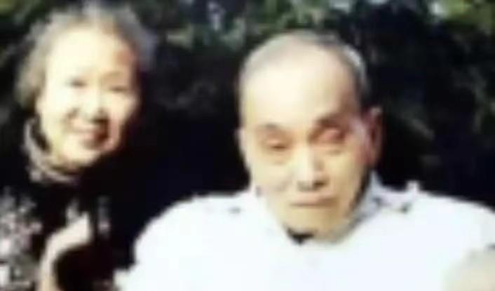 1949年，范纪曼被捕，不久被判处死刑！行刑前一天晚上，他借口肚子疼，要上厕所，