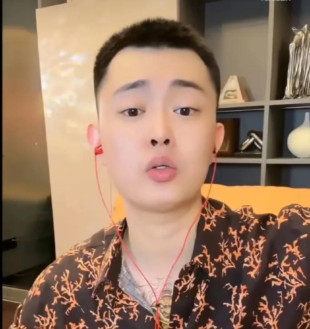 巴扎黑直言，互联网别谈段位，把钱挣到兜里是真的，阿厦就是！
          