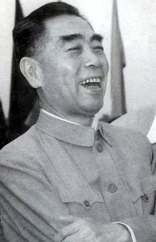 1955年，周总理和25年没见的初恋见面，回家后他告诉邓颖超这件事。邓颖超问他“