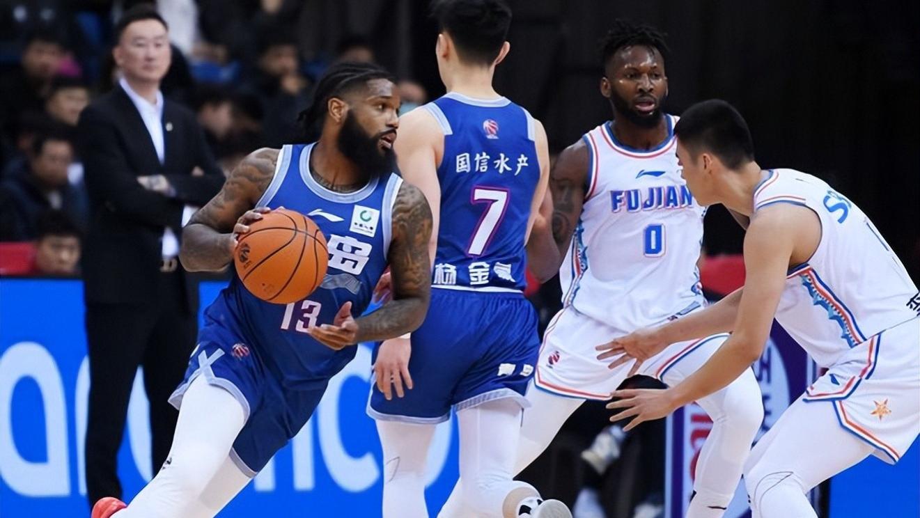 鲍威尔和球队会合，超级外援含水分，山东高速男篮能指望的上吗？