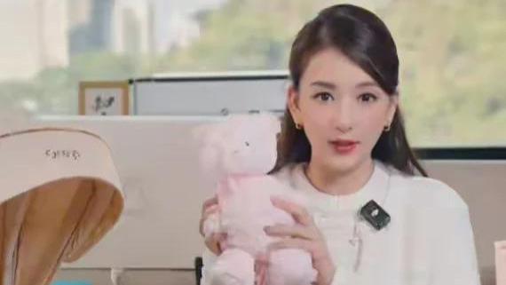 从满月拖到百天！天王嫂方媛首晒三胎礼单，金镯多到随便囤