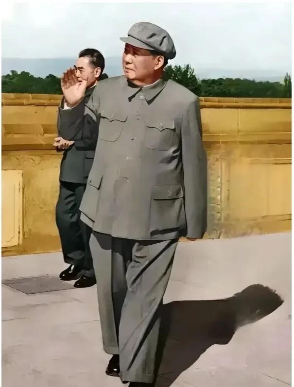 毛爷爷打胜仗靠的是他那举世无双无与伦比的超人智慧与经天纬地神鬼难測的指挥艺术，以