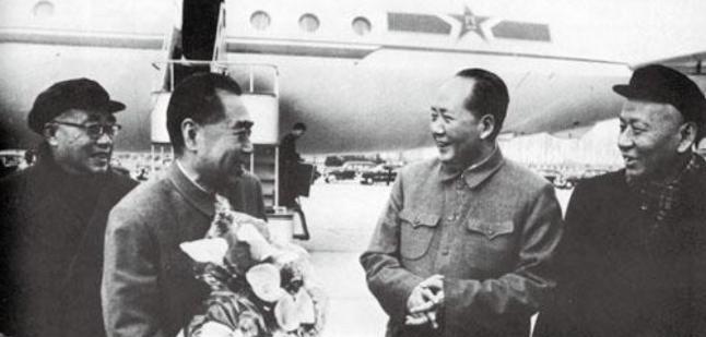 1961年，周总理与毛主席在中南海为了吃一样东西争执起来，突然，毛主席来了一个大