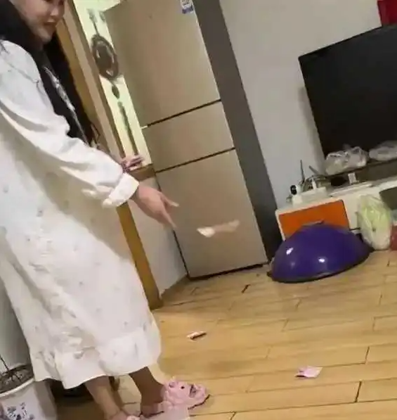 她专门回来严查作业，验收了五次才满意