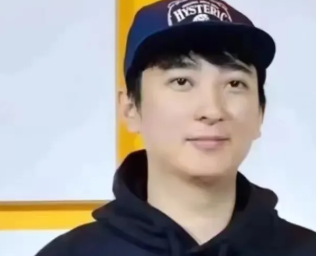 王健林成了全网最欣慰的父亲