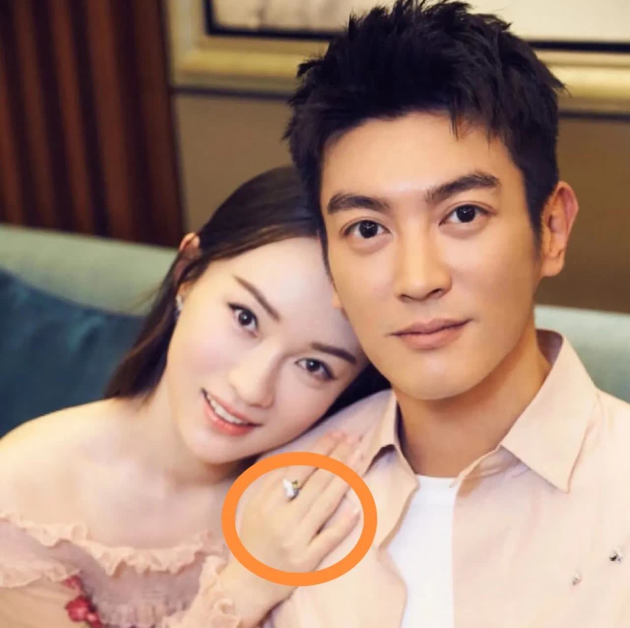 霍思燕夫妻给大家上了一课！
夫妻俩一人开一辆车出行，
并不是因为互相讨厌对方
