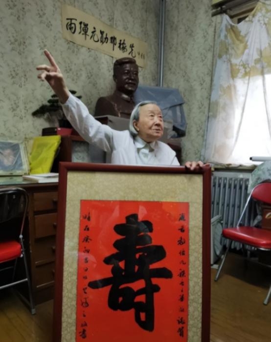 2023年8月，邓稼先的妻子许鹿希，在一处60多平方的老房子中，度过了意义重大的