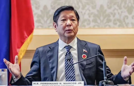 小马科斯想学老爹玩“财政集权”，可惜国会不是当年的橡皮图章！参众两院掀桌硬刚，既