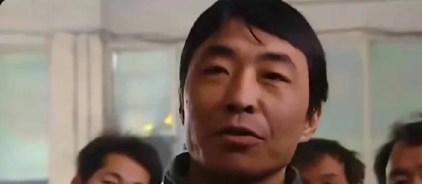 1997 - 1998年间，西安街头发生连环枪杀案。拉钢材的货车司机、麻将馆的牌
