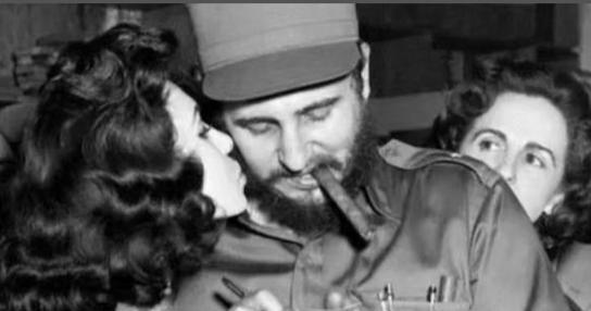 1961年，冷战正酣，美国中情局盯上了古巴领导人卡斯特罗，派出一位美女间谍执行暗