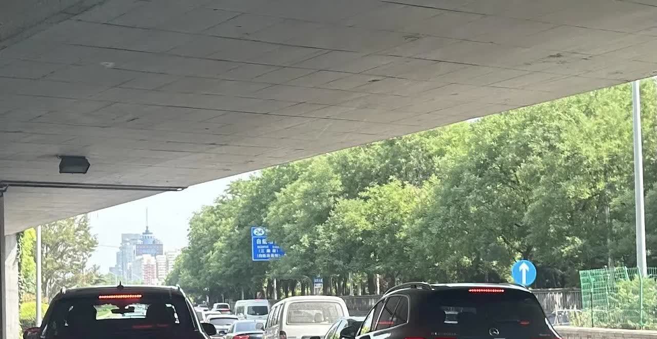 GLC怎么看着比Q7还大
新款glc屁股还挺显大