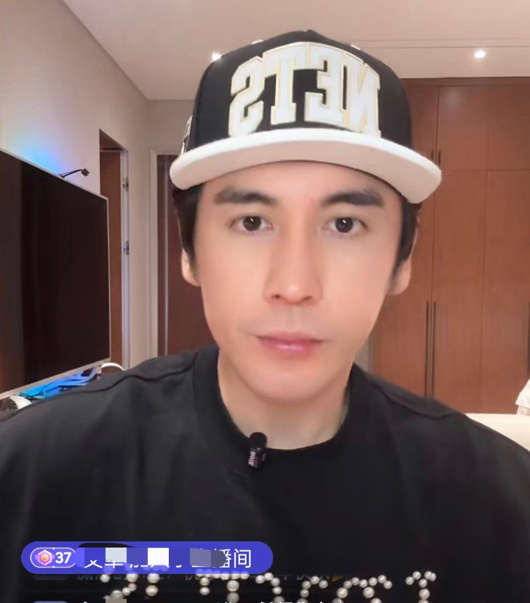 张伦硕这几天挺忙啊！
同情完张维伊又替黄奕女儿出头。
刚攒下点路人缘，又要被败光