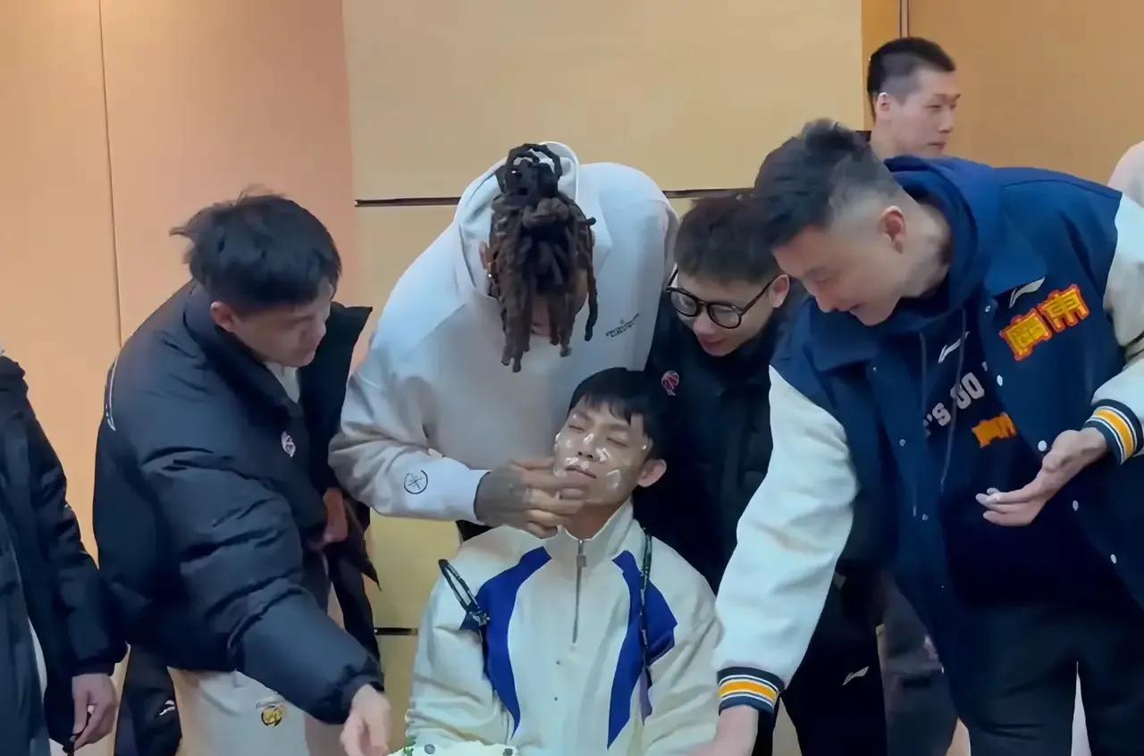 看到部分辽宁自媒体说，要转换阵地要支持其他的球队！其实球迷喜欢哪一个球队都是自己
