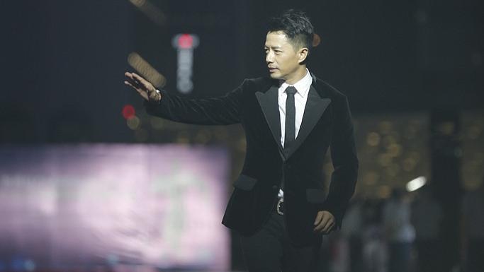 双雄对决破亿点击！《猎狐行动》曝梁朝伟段奕宏致命交锋